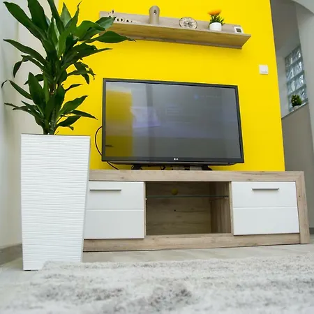 Apartment Studio Teo - Near Everywhere You Want To Be